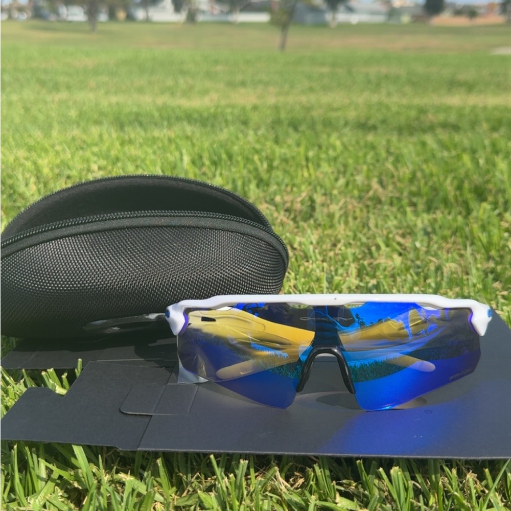 Oakley Men's Sunglasses with Blue Lenses